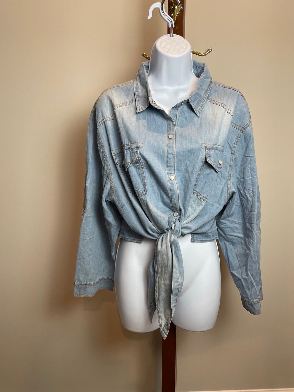 Fashion Clothing Light Wash Denim Tie‑Front Button‑Up Top Size XXL New With Tag